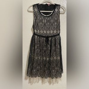 Black Laced Cream colored beautiful MIDI Dress L/XL sized